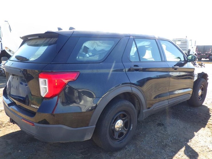 2021-ford-explorer-image-3