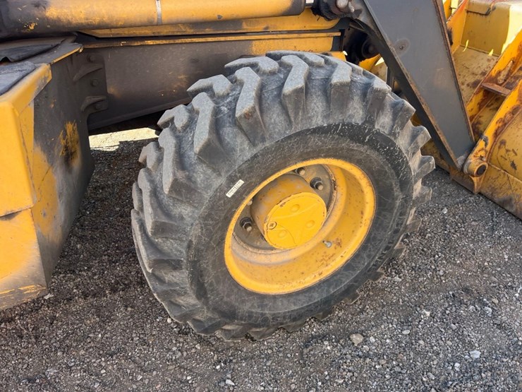 deere-410l-image-12