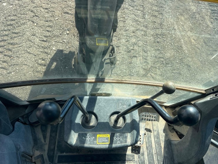 deere-410l-image-36