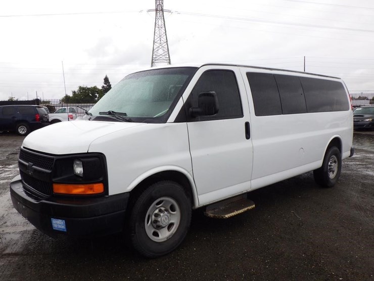2013-chevrolet-3500-image-1