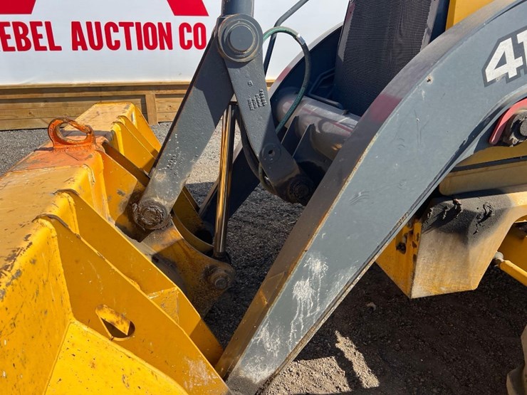 deere-410l-image-10