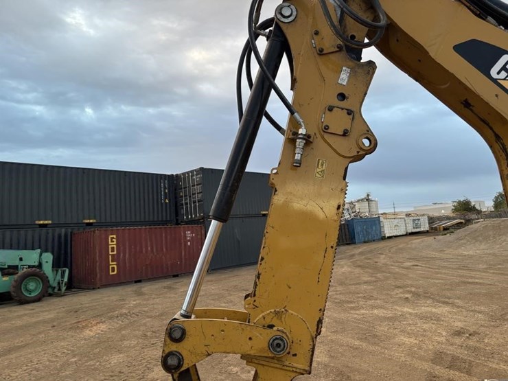 caterpillar-420f2-image-22
