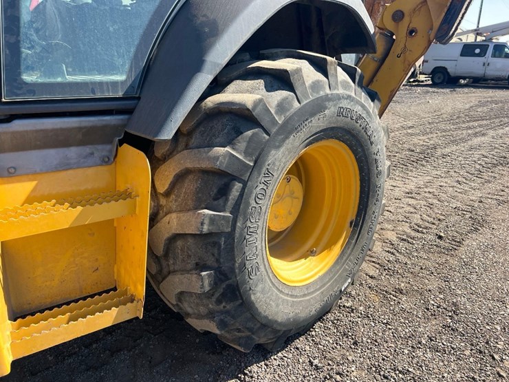 deere-410l-image-15