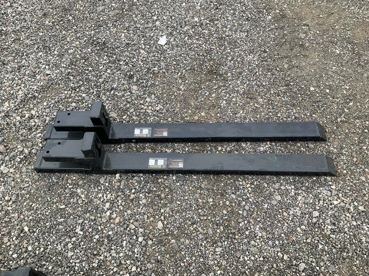 #1404-•-non-adjustable-clip-on-pallet-forks-image-1