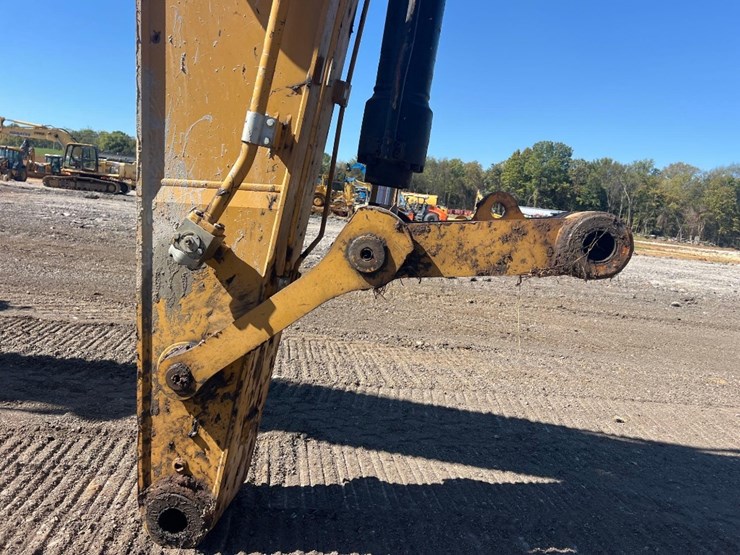 2021-caterpillar-336gc-image-10