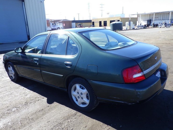 2001-nissan-altima-sedan-image-4