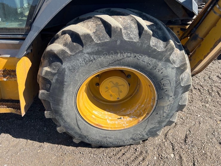 deere-410l-image-10