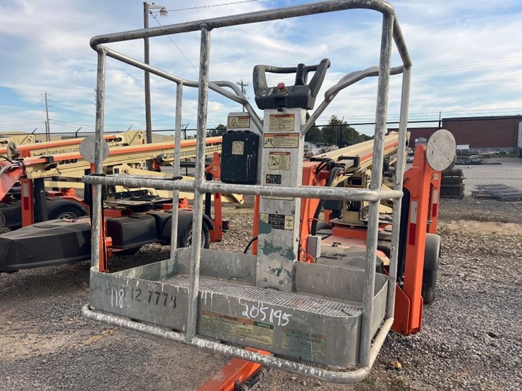 2016-jlg-t350-image-8