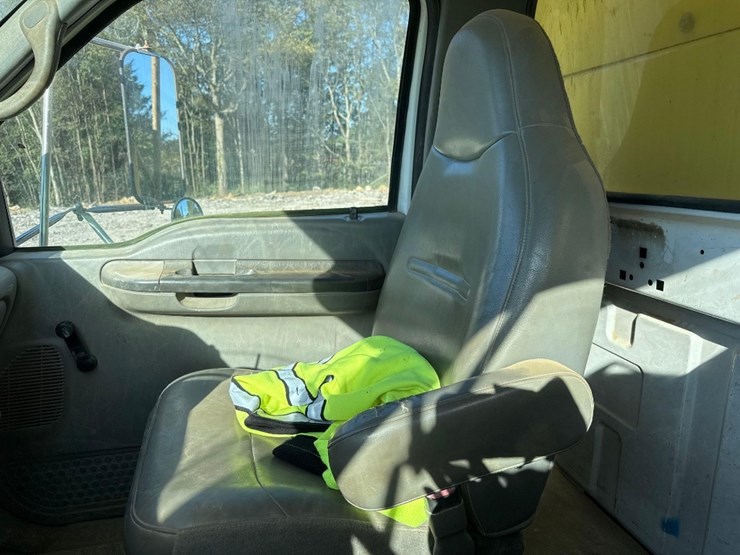 2006-ford-f750-image-29
