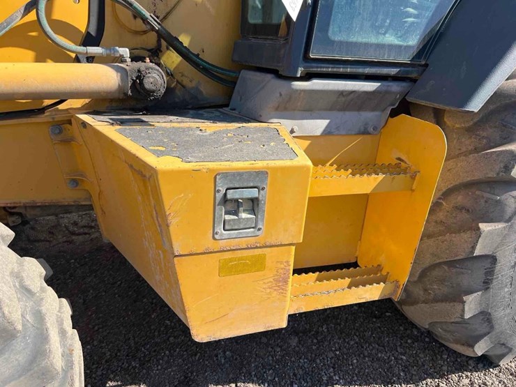 deere-410l-image-11