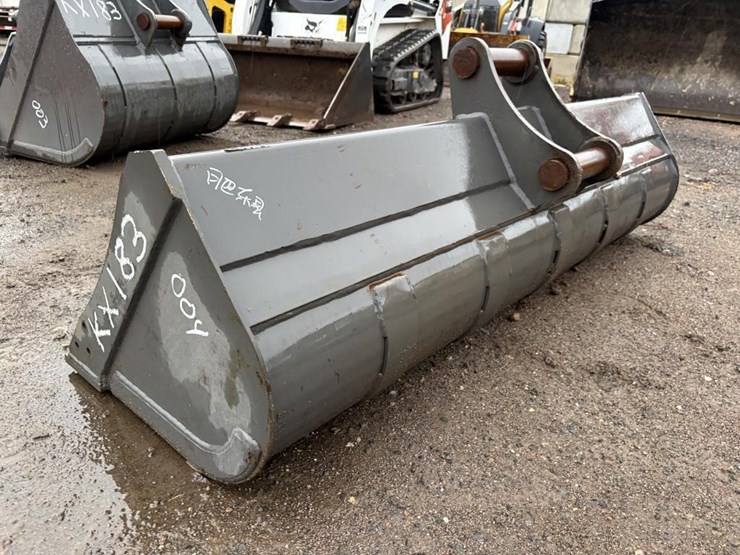 kubota-71"-excavator-clean-up-bucket-image-4