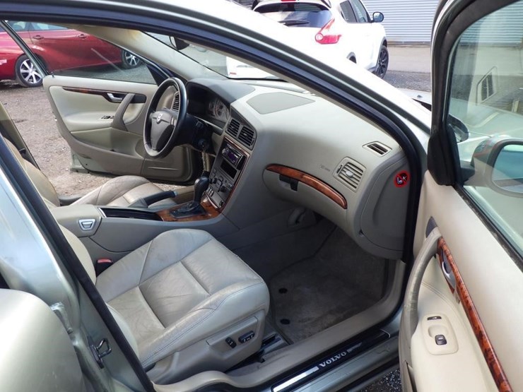 2006-volvo-s60-sedan-image-6