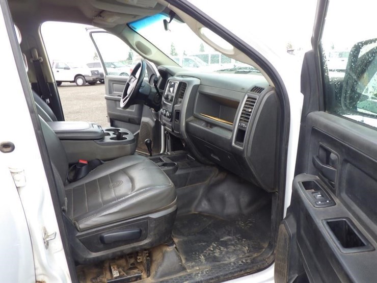 2015-ram-2500-crew-cab-pickup-truck-image-6