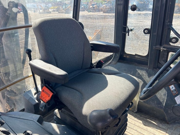 deere-410l-image-30