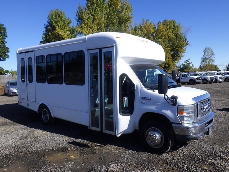 2015-ford-e350-image-2