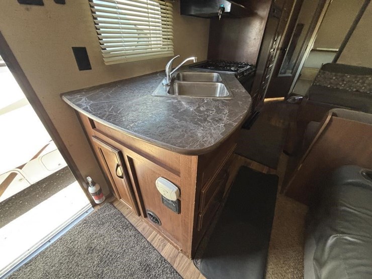 2016-jayco-jay-flight-slx-travel-trailer-image-30