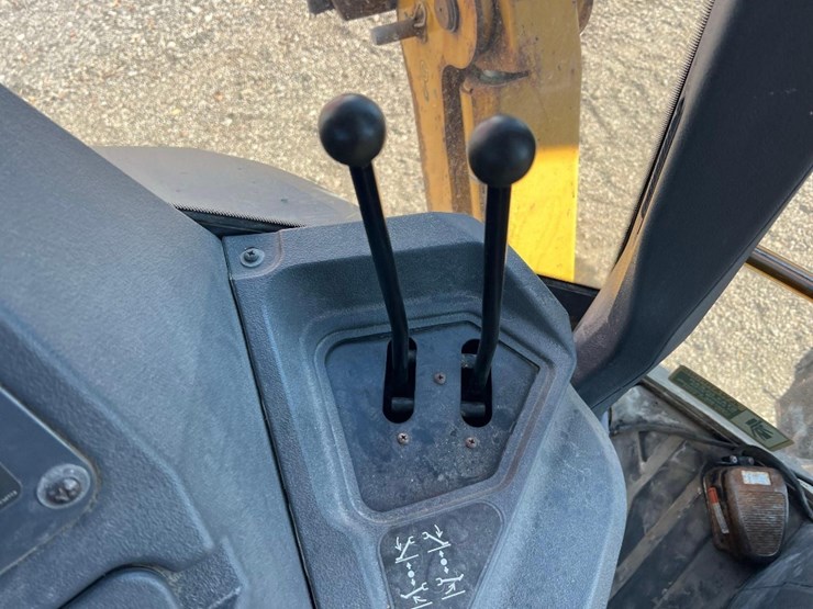 deere-410l-image-40