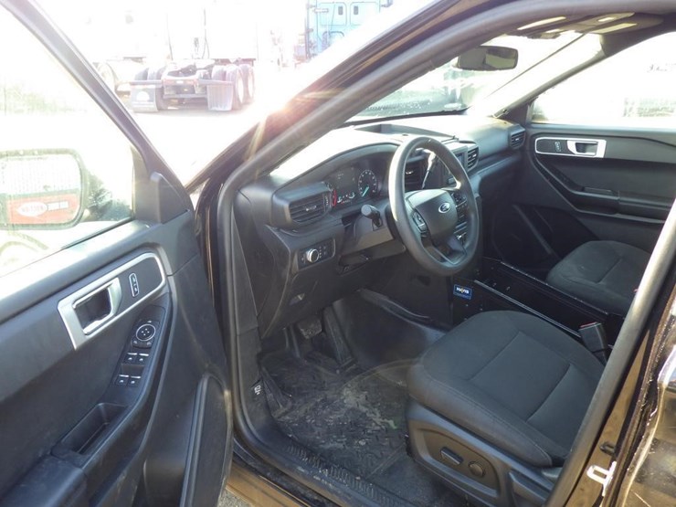 2022-ford-explorer-image-5