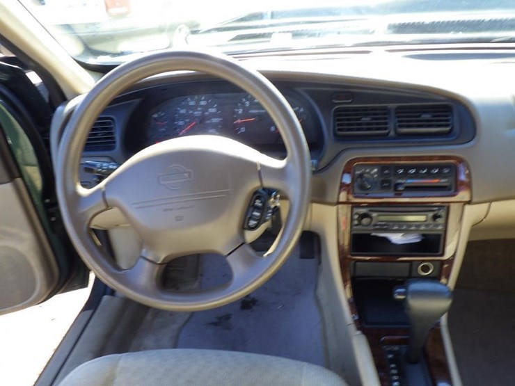 2001-nissan-altima-sedan-image-9