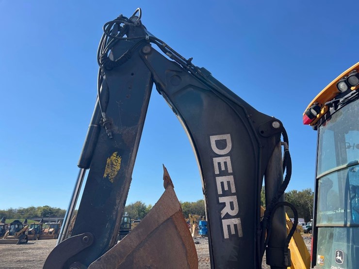 deere-410l-image-32