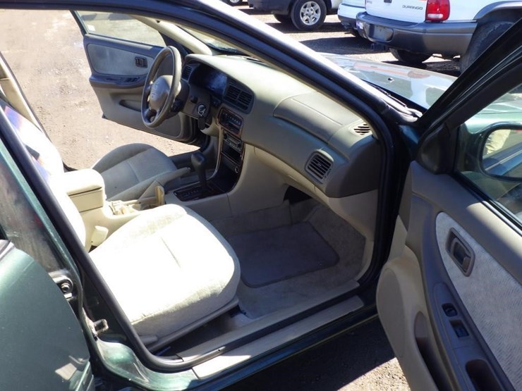 2001-nissan-altima-sedan-image-6