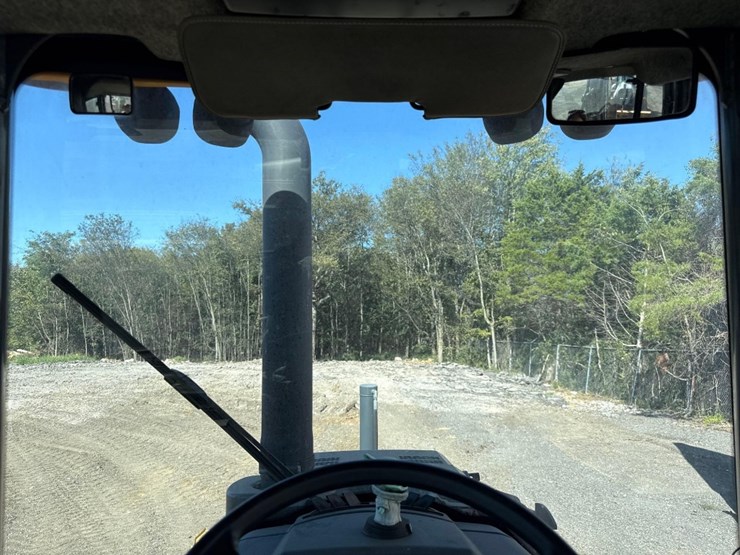 deere-410l-image-23