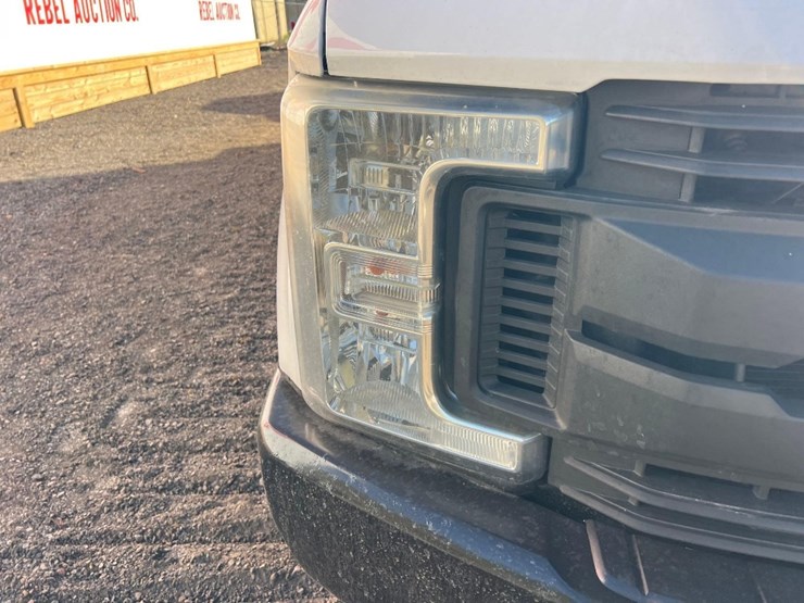 2017-ford-f350-xl-image-9