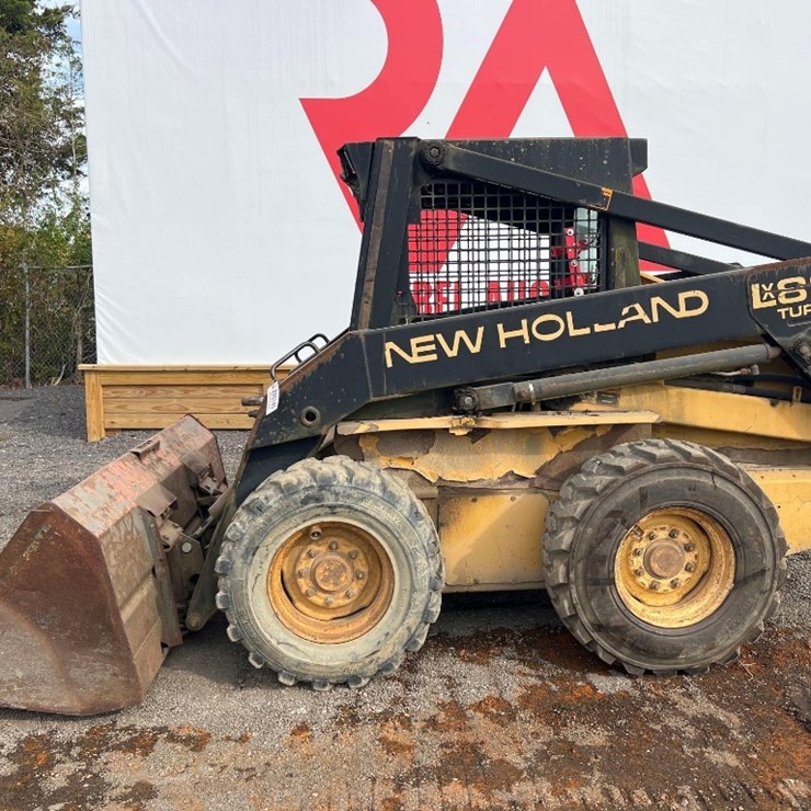 NEW HOLLAND LX885