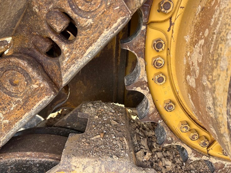 caterpillar-d8t-image-13