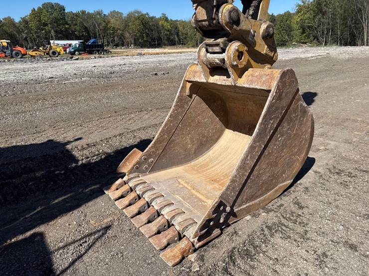 2016-caterpillar-315fl-image-26