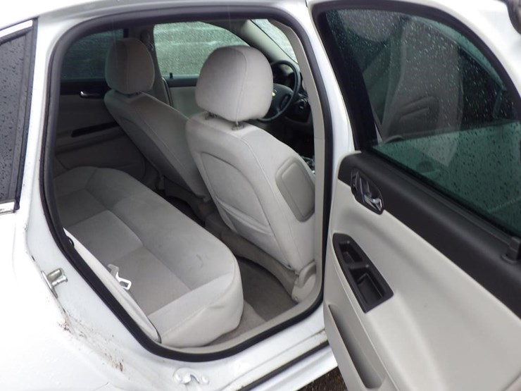 2013-chevrolet-impala-sedan-image-8