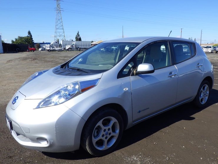2012-nissan-leaf-sedan-image-1