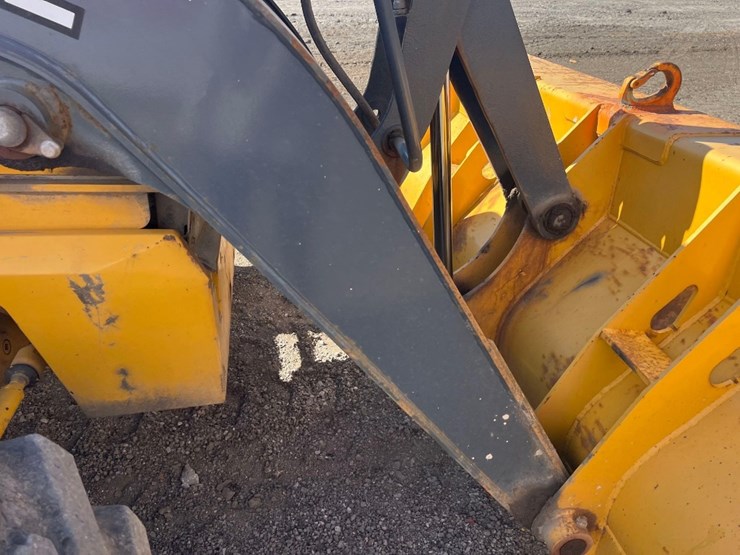 deere-410l-image-30