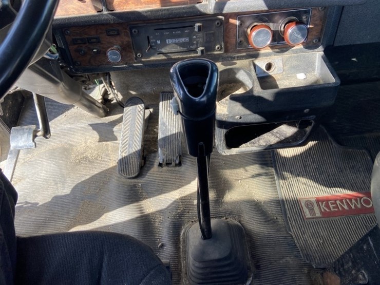 2000-kenworth-t800-image-16