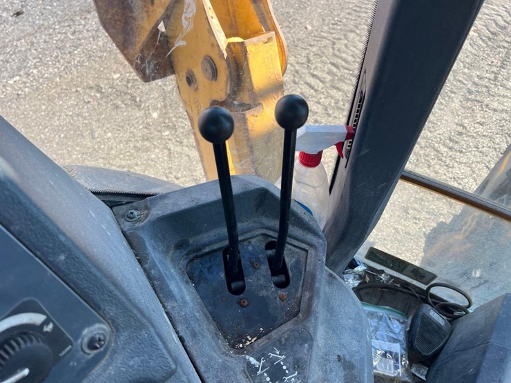 deere-410l-image-43