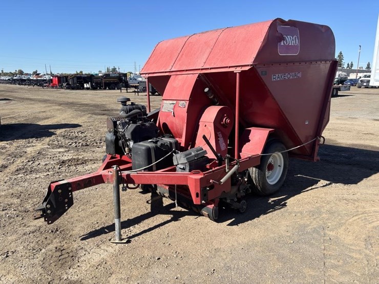 2011-toro-rake-o-val-0750-debris-vacuum-image-1