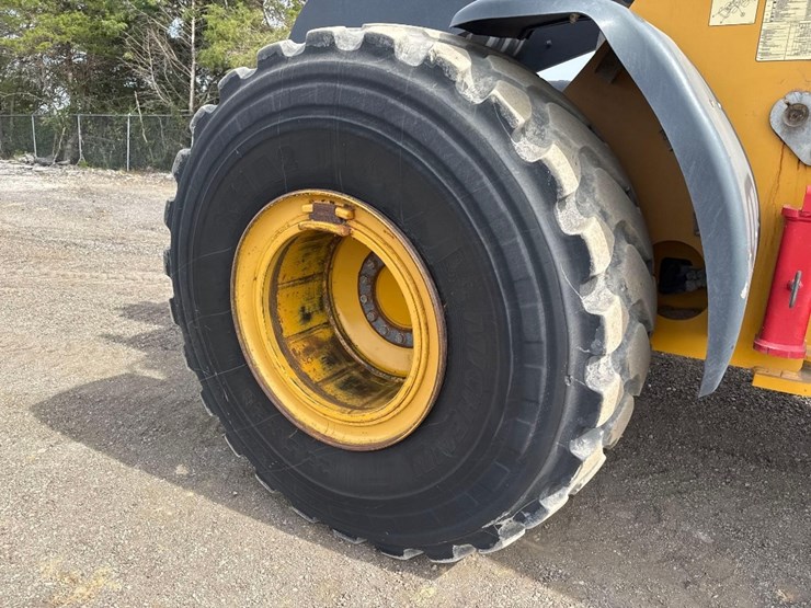2017-deere-644k-image-10