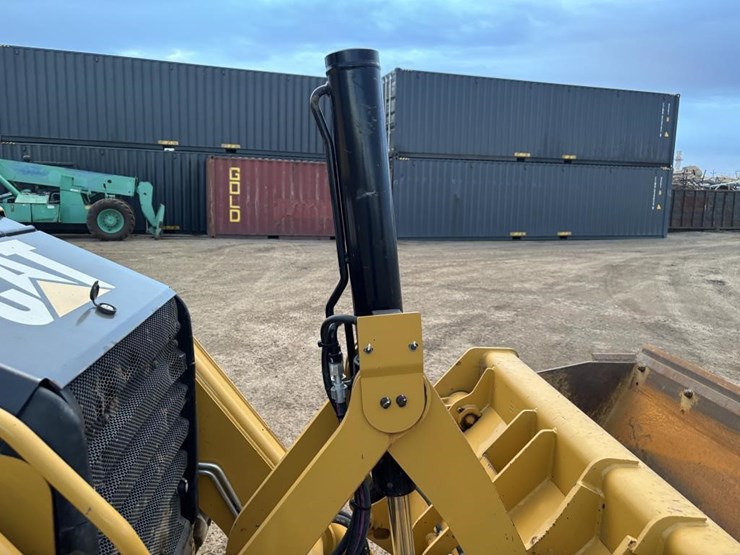 caterpillar-420f2-image-15