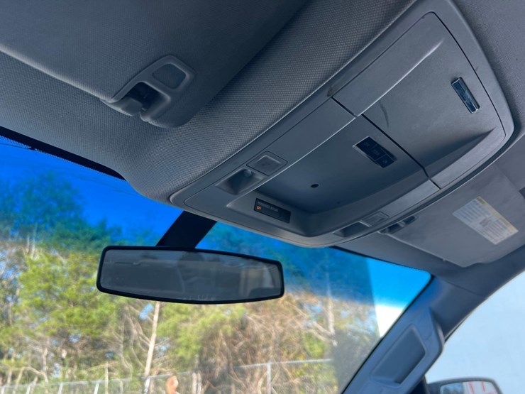 2018-chevrolet-silverado-image-30