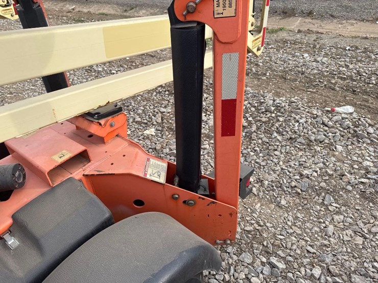 2017-jlg-t350-image-12