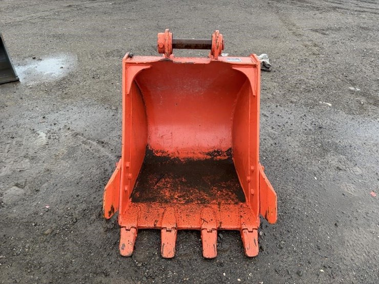 kubota-27"-excavator-bucket-w/teeth-image-5