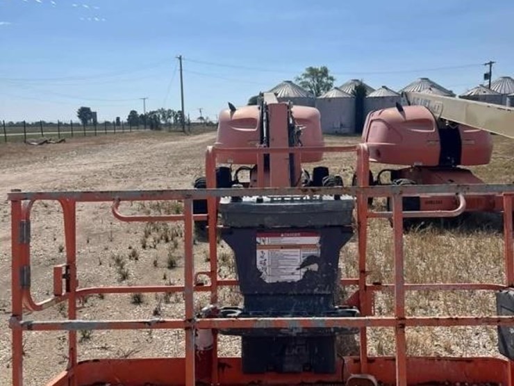 2013-jlg-460sj-image-1