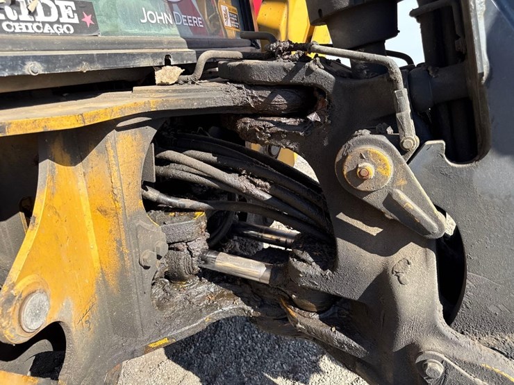 deere-410l-image-15