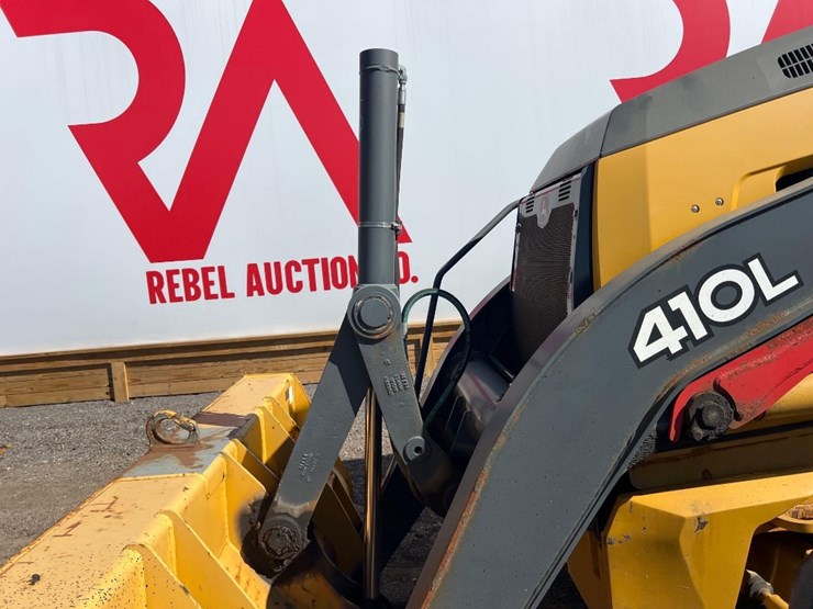 deere-410l-image-16
