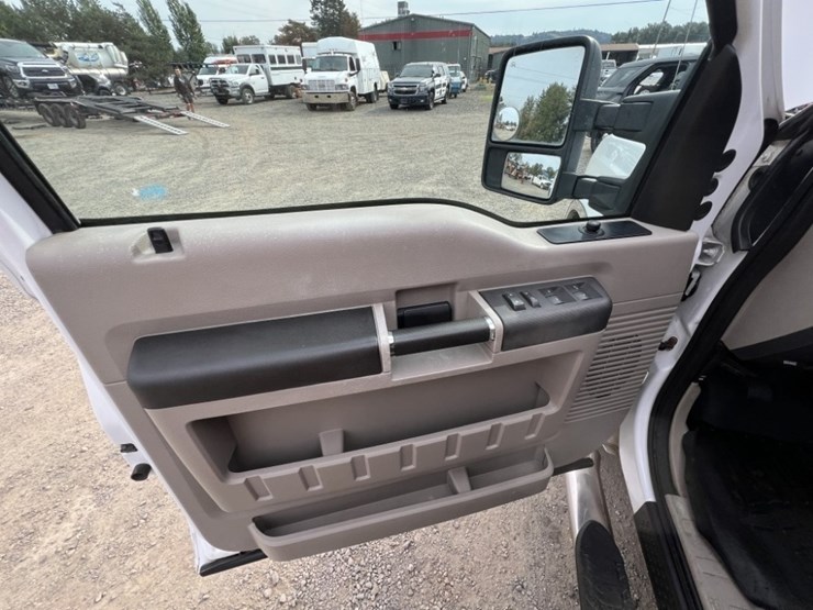 2010-ford-f350-xlt-image-24