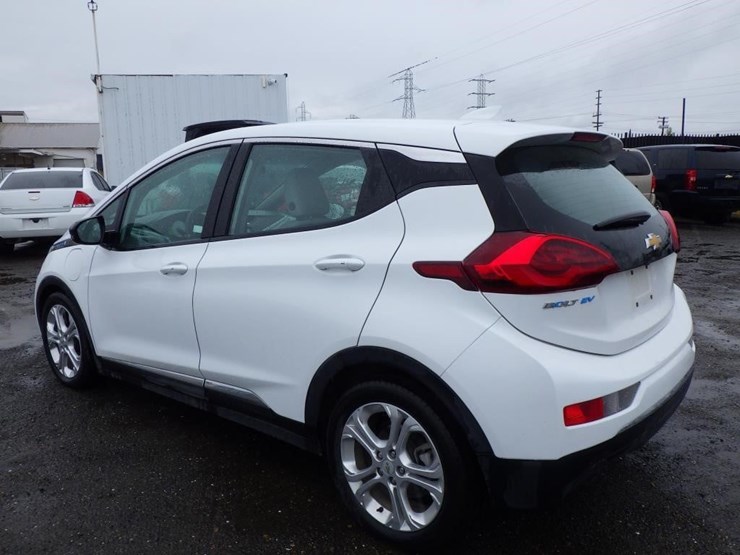 2017-chevrolet-bolt-sedan-image-4