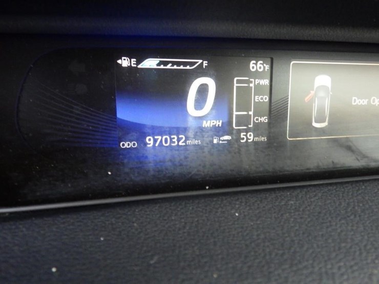 2017-toyota-mirai-sedan-image-14