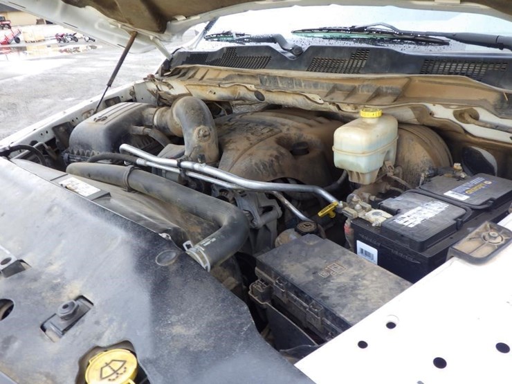 2015-ram-2500-crew-cab-pickup-truck-image-10