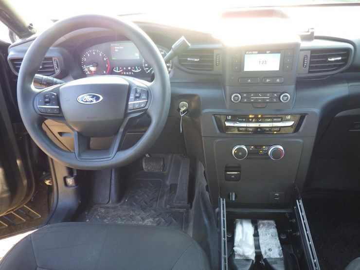 2022-ford-explorer-image-9
