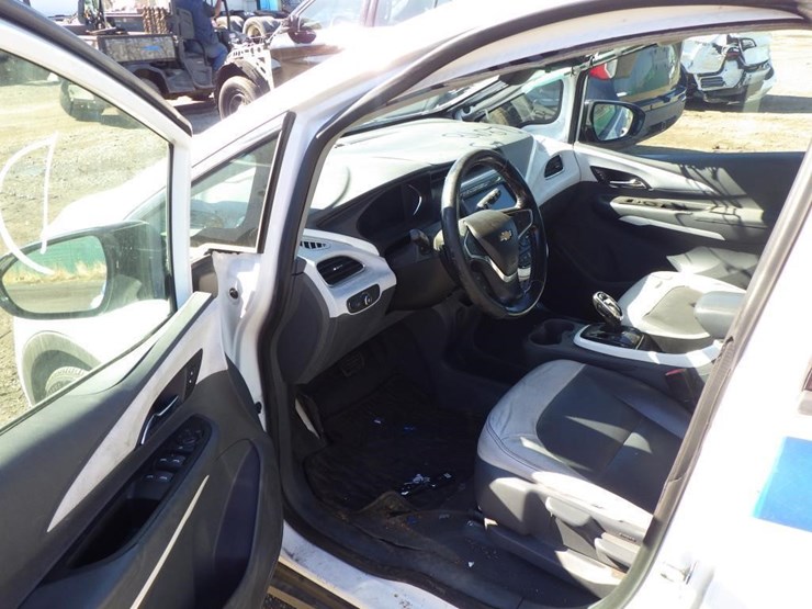 2018-chevrolet-bolt-sedan-image-5